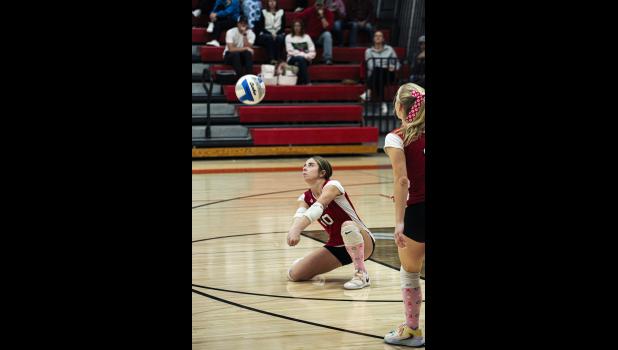 Lucy Traun makes the first pass on the ball.